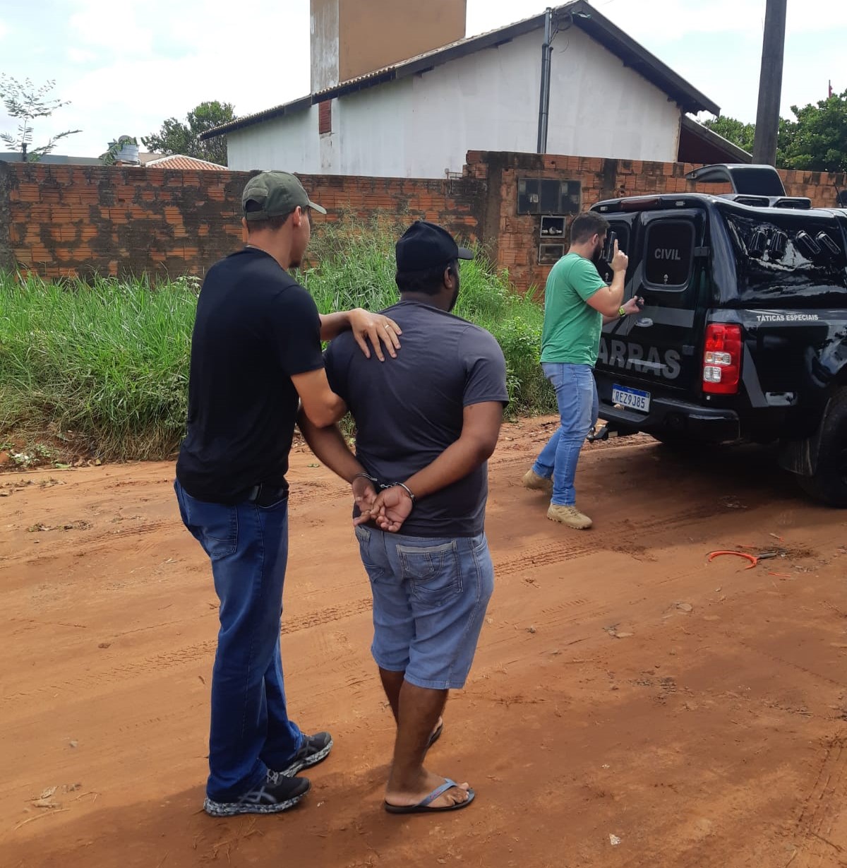 Mãe e filho suspeitos de serem mandantes dos homicídios no Shopping Popular são presos em Campo Grande